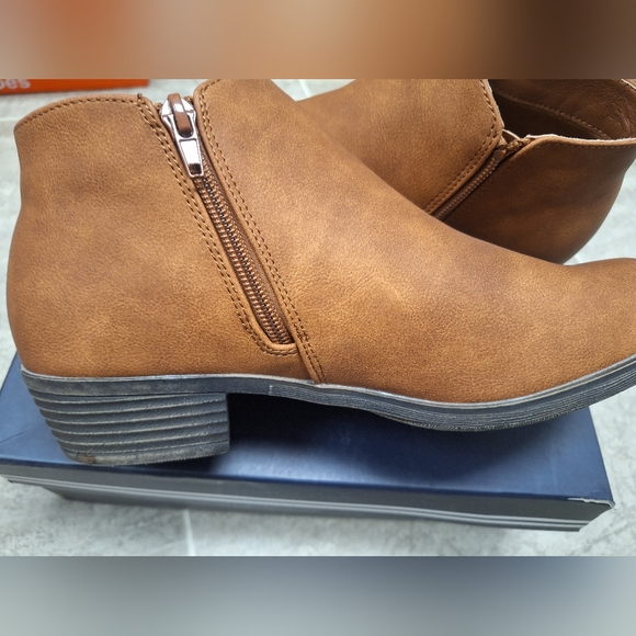 Nautica Alara ankle boot- Caramel brown- New- open box - Picture 3 of 6
